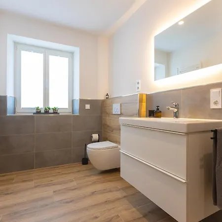 Apartment Kichinger Hof 37 *