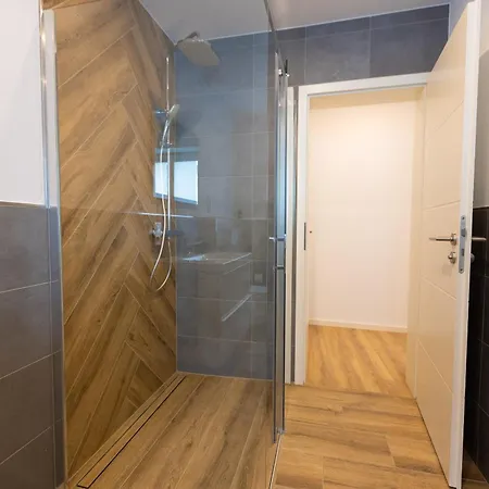 Apartment Kichinger Hof 37 *